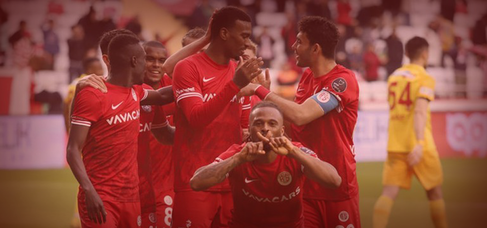 Antalyaspor sahasında farklı kazandı