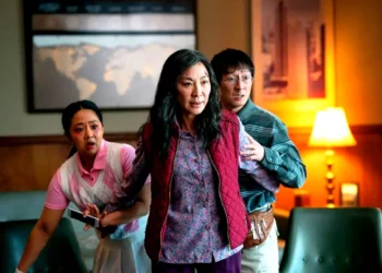 Everything Everywhere All at Once konusu ne? Oyuncuları kimler? Kaç ödül aldı?