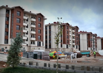 Deprem sonrası yeniden inşa süreci hızla devam ediyor