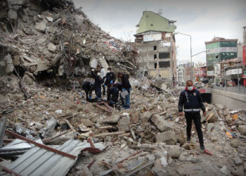 Depremden 55 gün sonra enkaz altında ceset çıktı