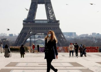 Aşı karşılarına üzen haber: Fransa sıhhat kartı periyoduna geçiyor