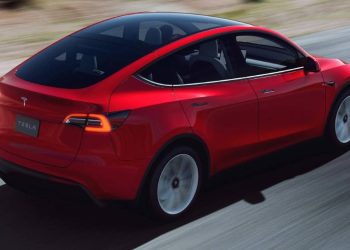 Dolar fırladı, Tesla Model Y’nin Türkiye fiyatına büyük artırım geldi