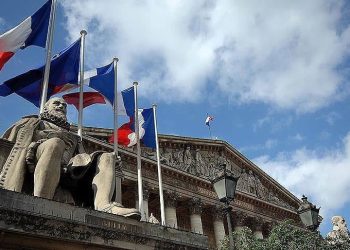 Fransa’da okuduğu ayet ‘Cumhuriyet bedellerine aykırı’ görülen imamın vazifesine son verildi