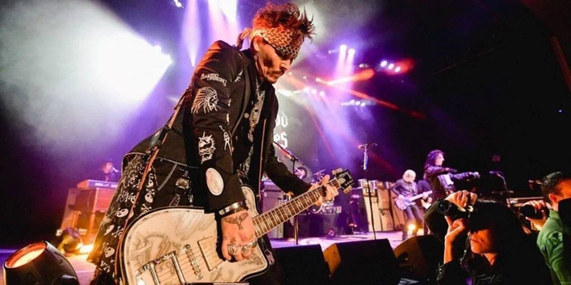 Hayranlarına makus haber: Sakatlanan Johnny Depp konserlerini erteledi! Pekala İstanbul konseri de iptal olacak mı? İşte yanıtı