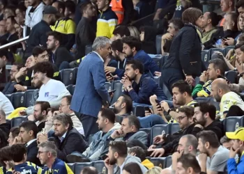 Kadıköy’de Aziz Yıldırım tezahüratı