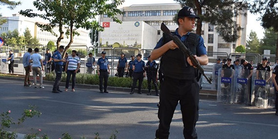 Sanatkarlardan kayyım atamalarına reaksiyon