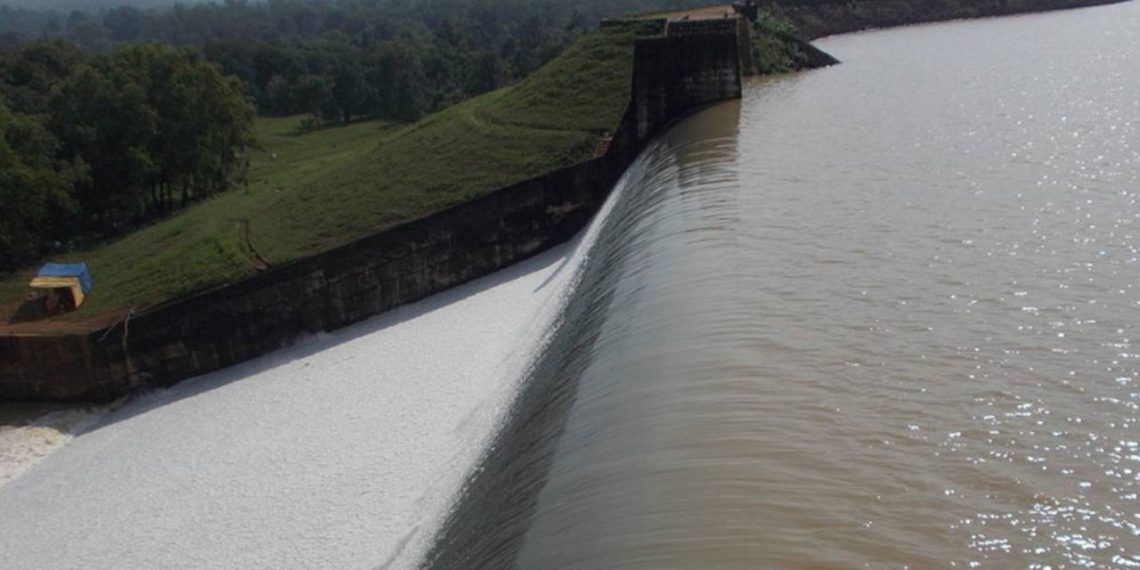 Selfie Çekerken Düşürdüğü Telefonu Bulmak İçin Barajı Boşaltan Memur Vazifeden Alındı