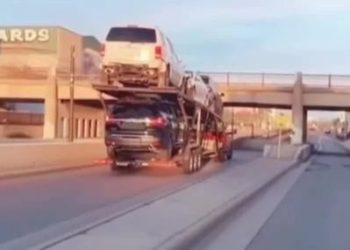 Sıfır araçları taşıyan cazip köprüye takılınca…