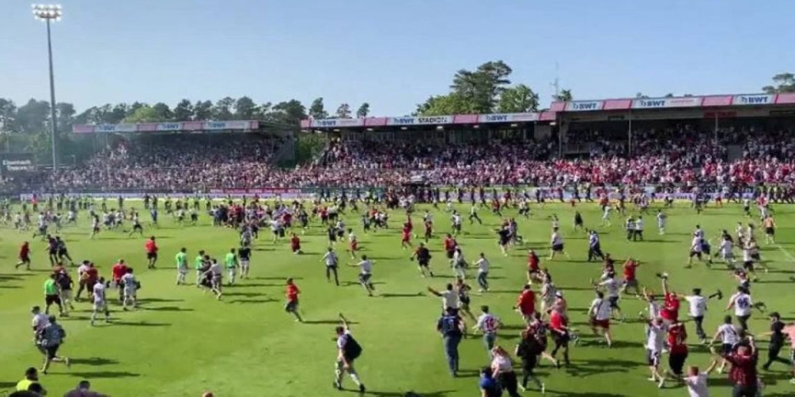 Yanlış anons vakası! Taraftarlar alana akın etti, 90+9’da gelen haber dünyayı başlarına yıktı