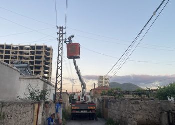 11 yaşındaki çocuk elektrik akımına kapıldı