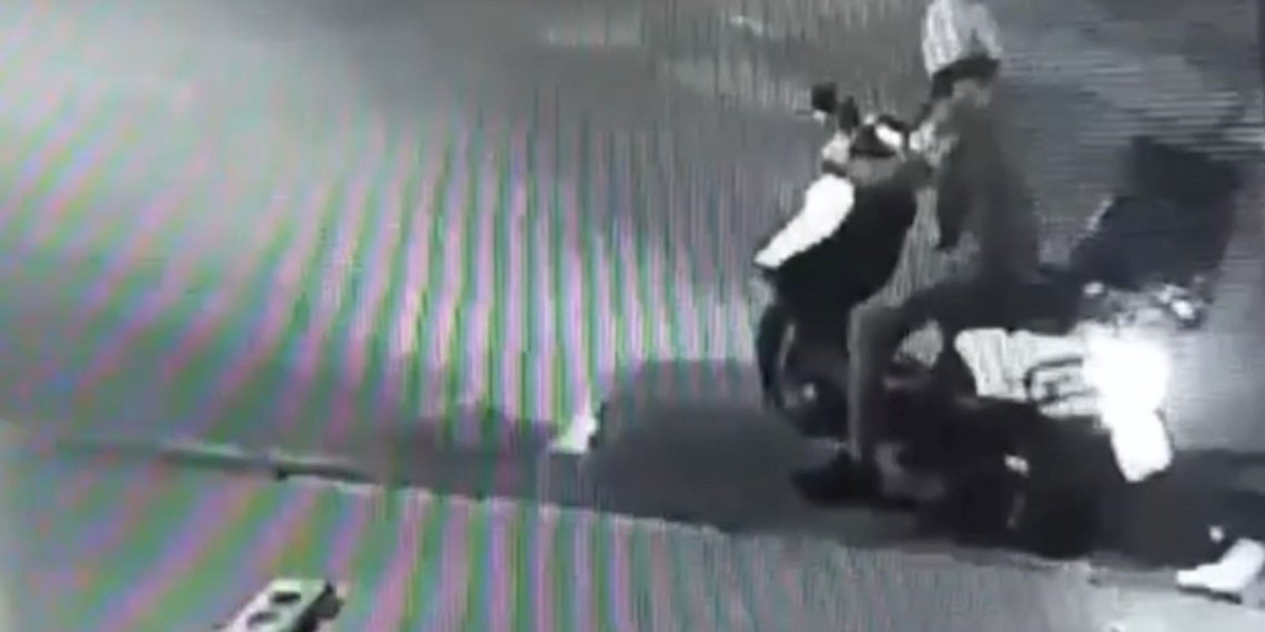 28 bayanın çantasını çalan kapkaççıyı parmağındaki dövme yakalattı