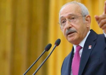 CHP’de taşlar yerinden oynuyor: MYK üyeleri istifa etti