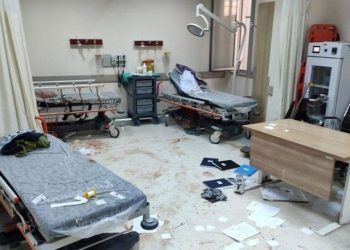 Acil servis savaş alanına döndü! Hekim, vazife sırasında dayak yedi