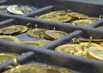 “Adınız hırsızlığa karıştı” deyip 400 bin lira dolandırdılar