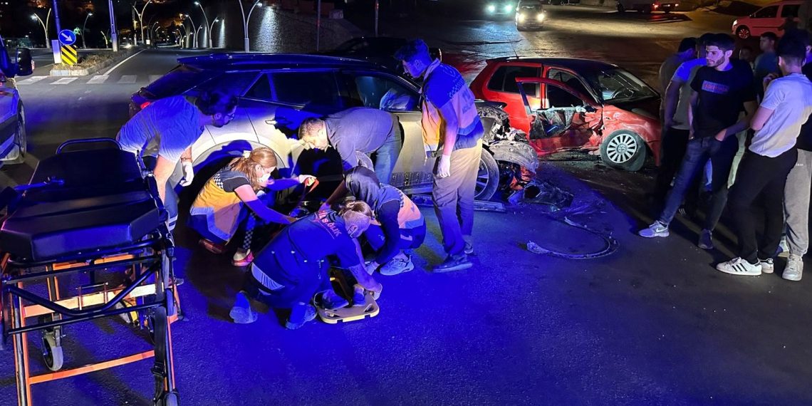 AK Parti Tunceli Vilayet Lideri ve eşi trafik kazası geçirdi