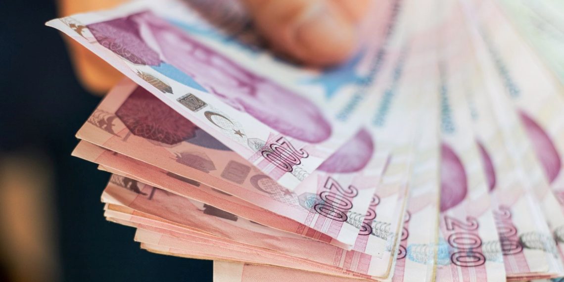 Alışveriş otomobilinde 350 bin lira unuttu