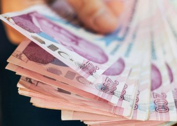 Alışveriş otomobilinde 350 bin lira unuttu