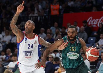 Anadolu Efes final serisine galibiyetle başladı