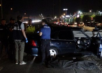 Araba bariyere ok üzere saplandı: 1 meyyit, 1 ağır yaralı