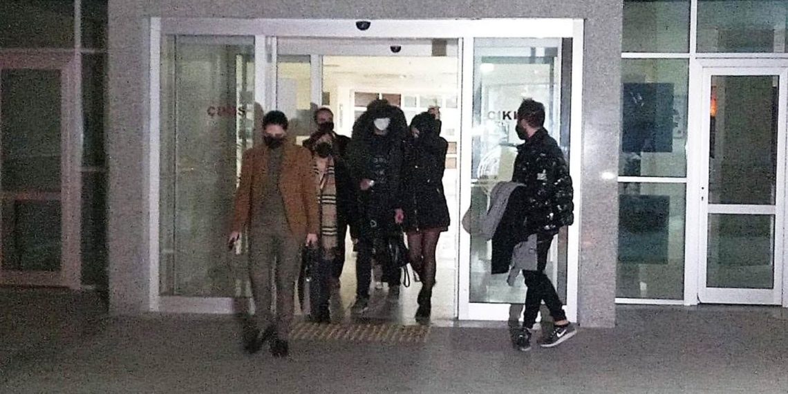 Askeri yasak bölgede yakalanan Yunan polis ve kız arkadaşına beraat