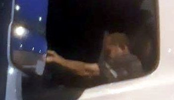 Avcılar’da TIR direğe çarptı