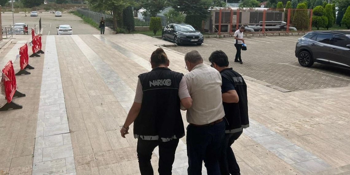 Avukat, cezaevine uyuşturucu sokarken yakalandı