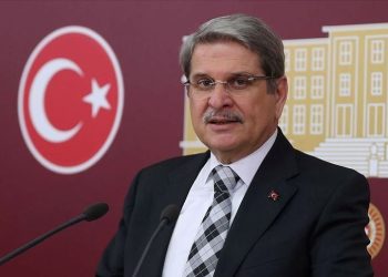 Aytun Çıray kimdir? YETERLİ Parti Genel Lider Başdanışmanı Aytun Çıray kaç yaşında ve nereli?