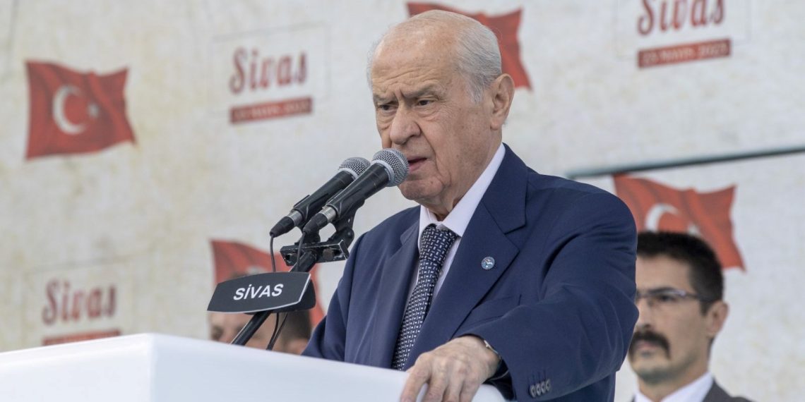 Bahçeli’den Rabia Kadir daveti