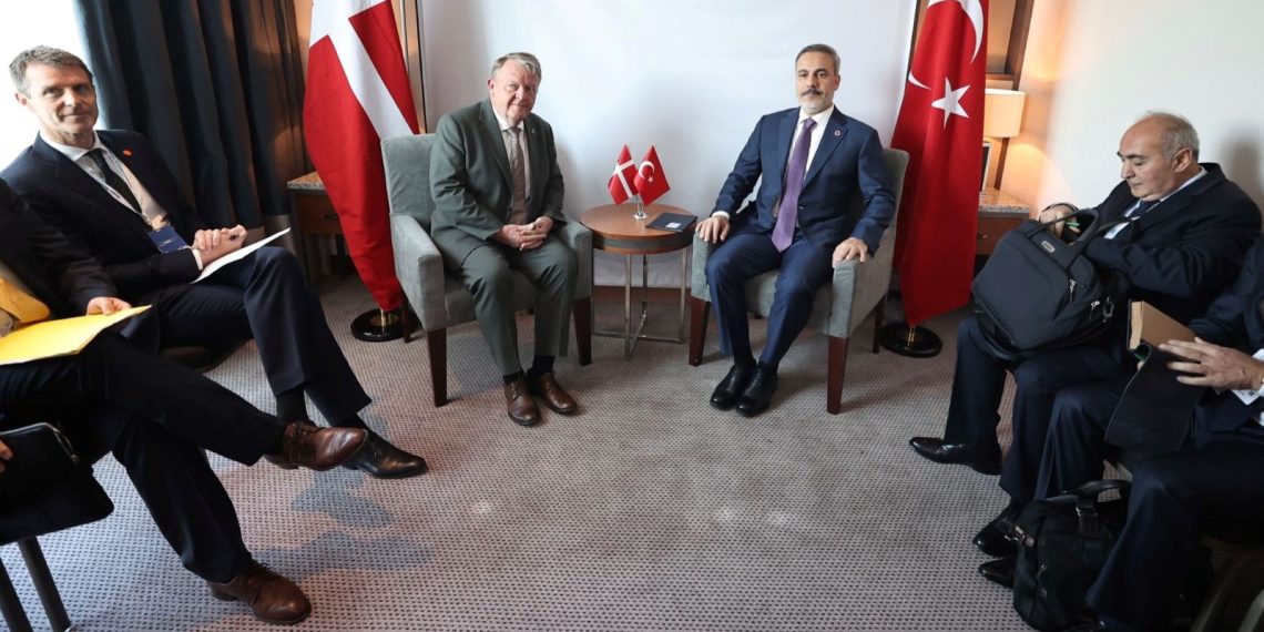 Bakan Fidan, Londra’da mevkidaşlarıyla görüştü