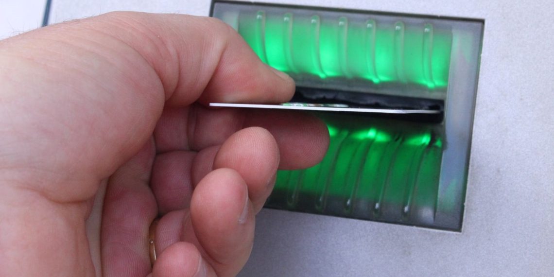 Bankamatiklerden geçersiz kartlarla para çeken sanığa 30 yıl mahpus