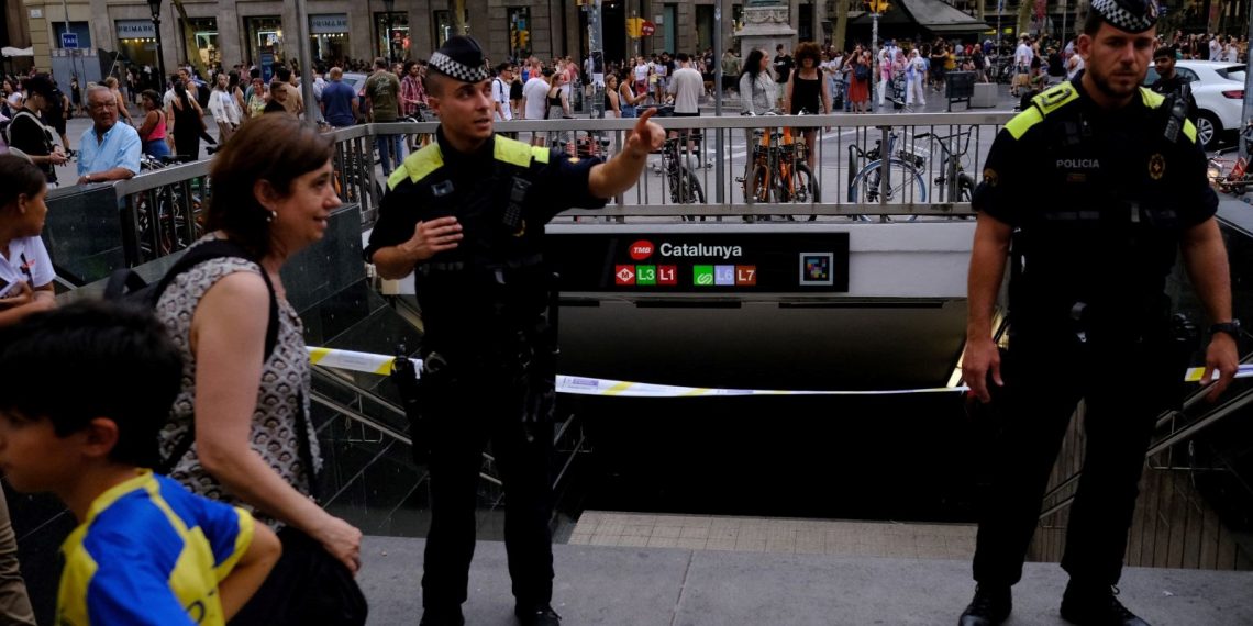 Barselona’da metro arka arda iki gün geçersiz bomba alarmıyla boşaltıldı