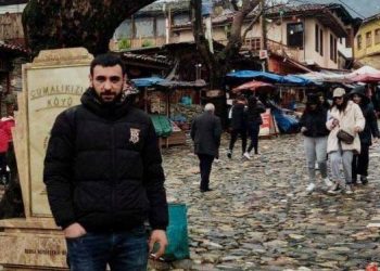 Bayram namazına giderken silahlı akına uğradı