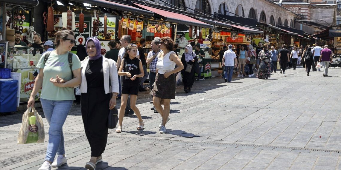 Bayram öncesi Eminönü’nde tatil sakinliği