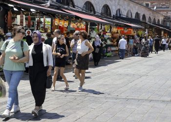 Bayram öncesi Eminönü’nde tatil sakinliği