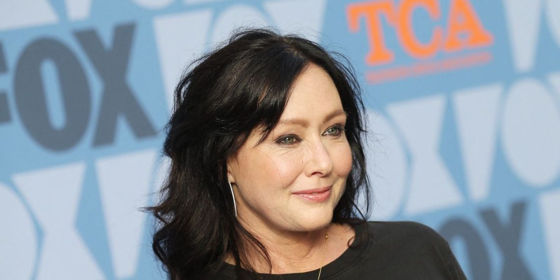 Beverly Hills 90210 yıldızı Shannen Doherty kanserin beynine yayıldığını duyurdu