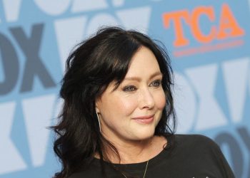Beverly Hills 90210 yıldızı Shannen Doherty kanserin beynine yayıldığını duyurdu