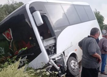 Bilecik’te midibüs ile araba çarpıştı: 11 yaralı