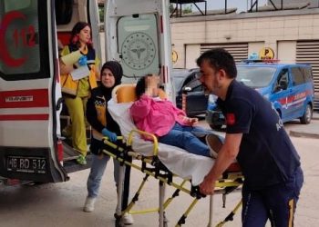 Boşanma etabındaki eşini bıçakladı: Kızının karne merasiminde yakalandı