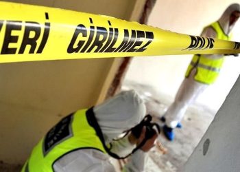 Boşanma evresindeki eşini ve kayınpederini öldürdü