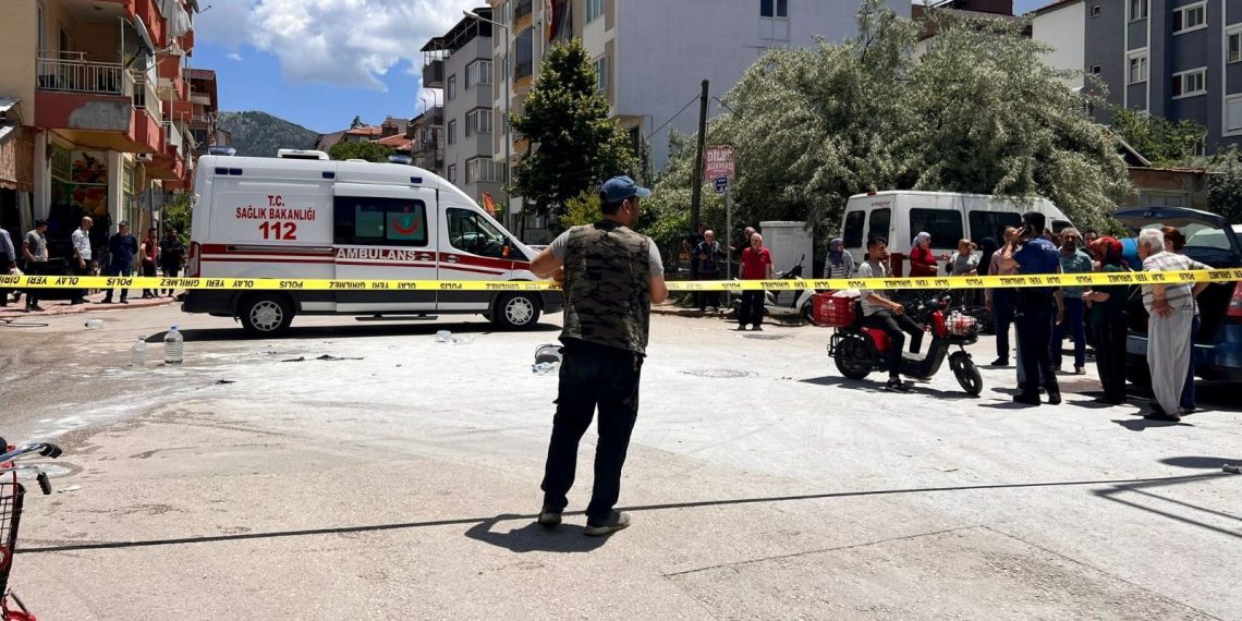 Buhrana girip akaryakıtla kendini yaktı