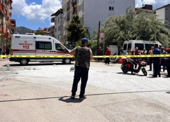 Buhrana girip akaryakıtla kendini yaktı