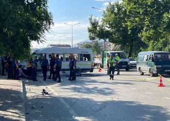 Bursa’da emekçi servisi ile araba çarpıştı: 1 meyyit, 9 yaralı