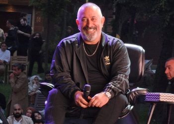 Cem Yılmaz gençlerle birlikte sinemasını izledi