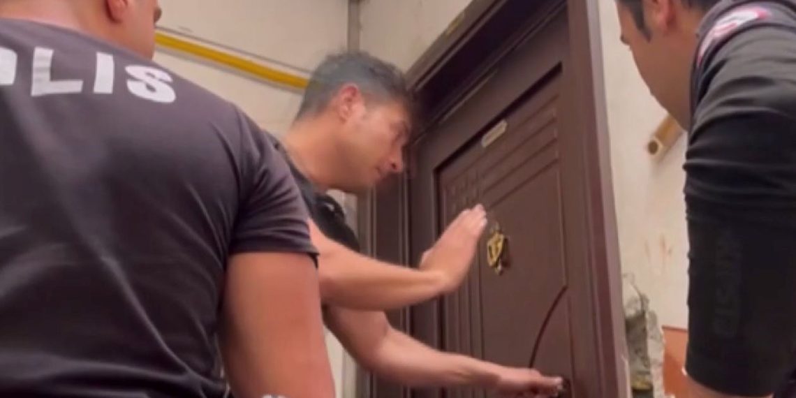 Çıkarmak istediği kiracısını konuta kilitledi