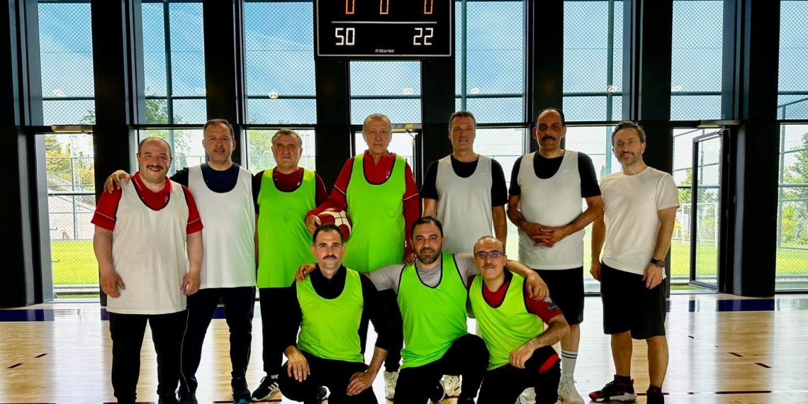 Cumhurbaşkanı Erdoğan basketbol oynadı