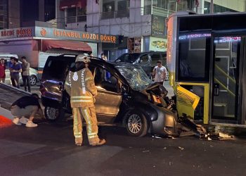 Denetimi kaybedip İETT otobüsüne çarptı: 4’ü ağır 6 yaralı