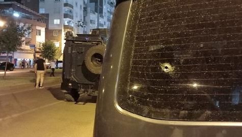 Diyarbakır’da silahlı hengame: 8 araca kurşun isabet etti