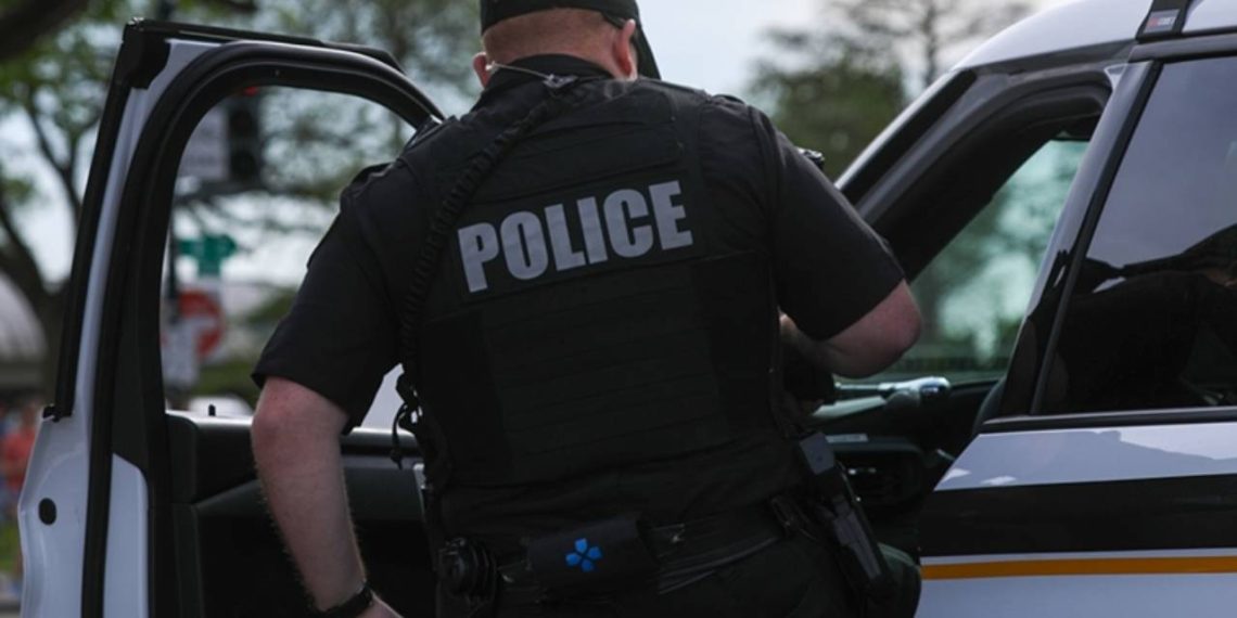 Dört yaşındaki kız çocuğu konuttaki silahla kendini vurdu