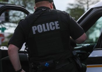 Dört yaşındaki kız çocuğu konuttaki silahla kendini vurdu