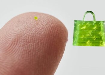 Dünyanın en küçük çantası: İğne deliğinden bile geçebilir!